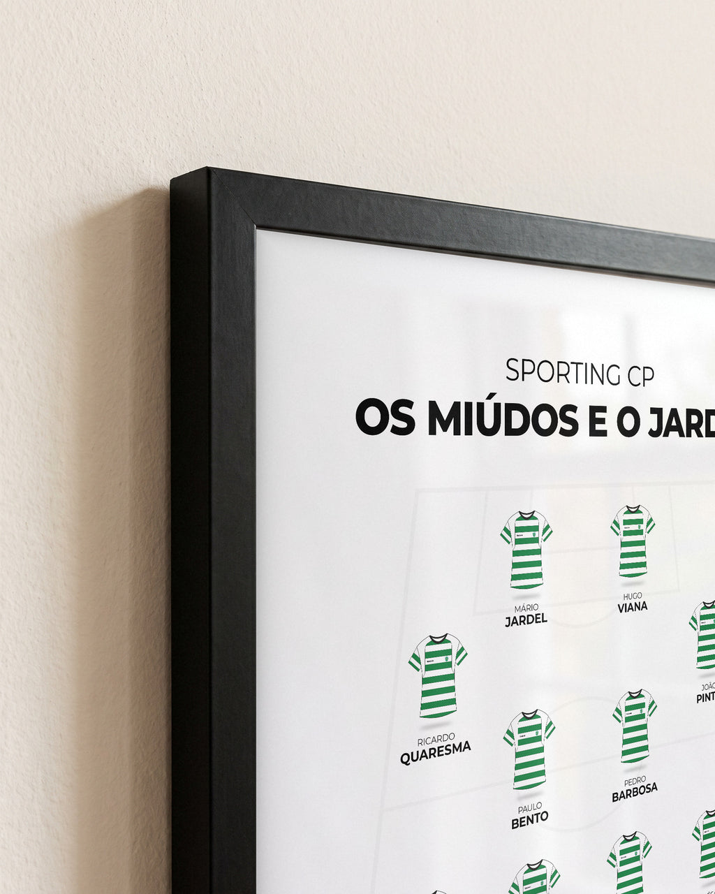 Sporting CP Os Miúdos e o Jardel XI framed print, close-up of the frame corner