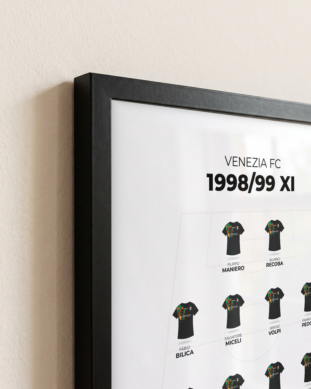Venezia FC 1998/99 XI framed print, close-up of the frame corner